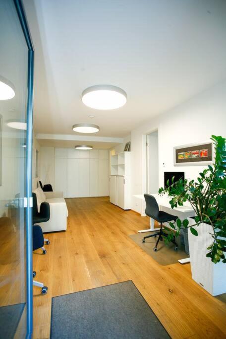 Top Central Apartment On Karlsplatz เวียนนา ภายนอก รูปภาพ