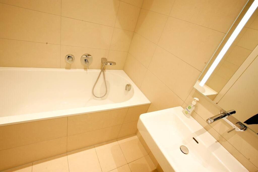 Top Central Apartment On Karlsplatz เวียนนา ภายนอก รูปภาพ