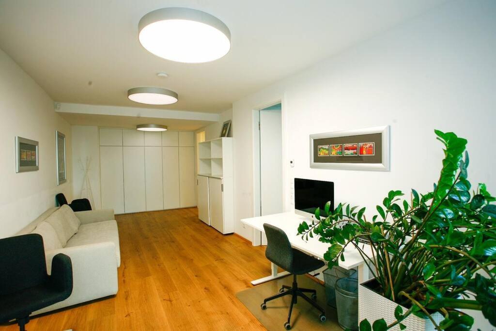 Top Central Apartment On Karlsplatz เวียนนา ภายนอก รูปภาพ